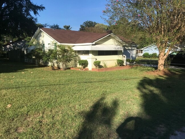 Photo - 2501 Monroe St