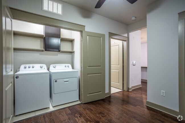 1BR, 1BA - A7/A8 - Office/ Laundry