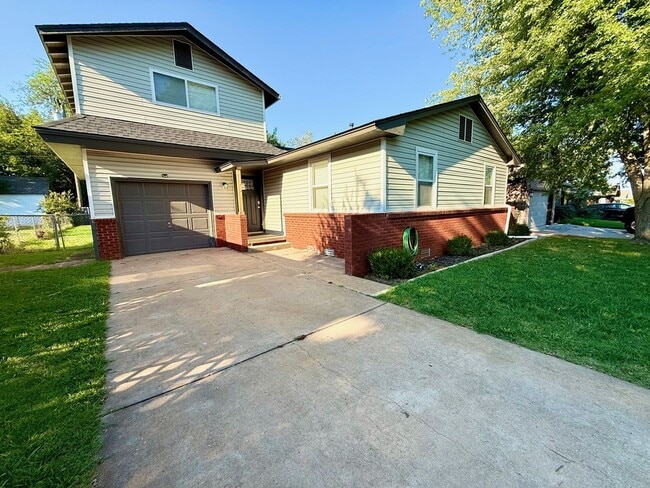 Building Photo - 4 Bed Family Home