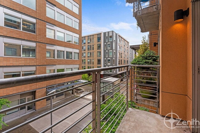 Photo - 701 Columbia St Unidad Apt 301