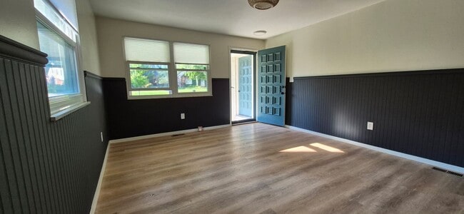 Photo - 319 Orchard Dr