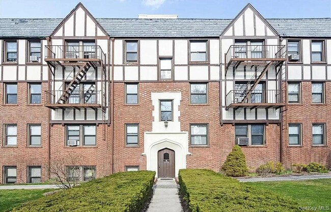 Building Photo - 11 Greenridge Ave Unit B2