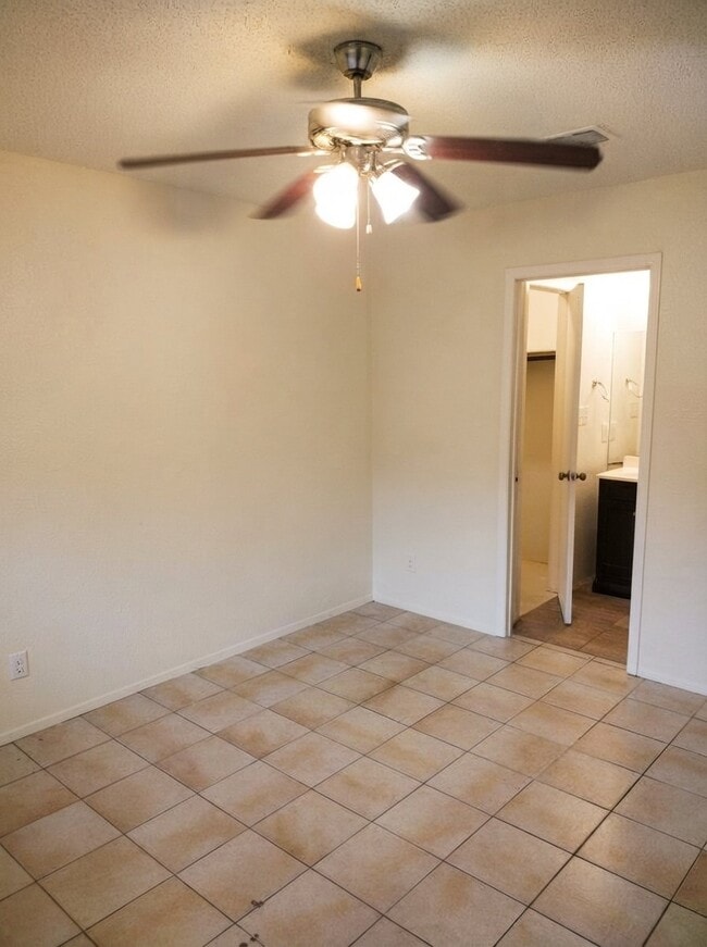 Photo - 1001 Bird Creek Dr Unit B