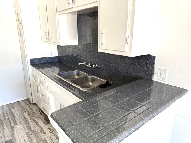 Building Photo - 4445 Murietta Ave Unit #8 Rental