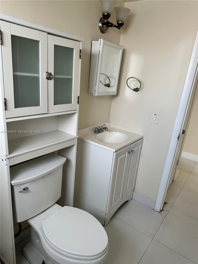 Building Photo - 1640 SW 1st St Unit 7