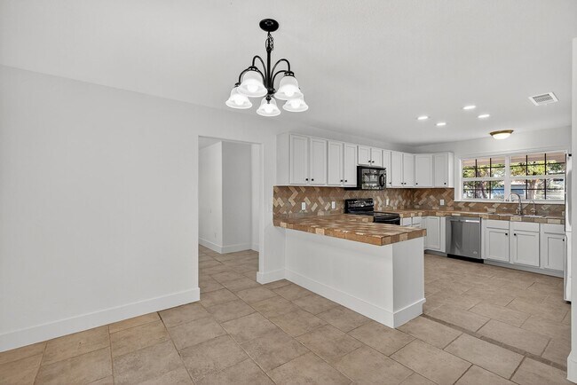 Photo - 670 Woodland Acres Dr