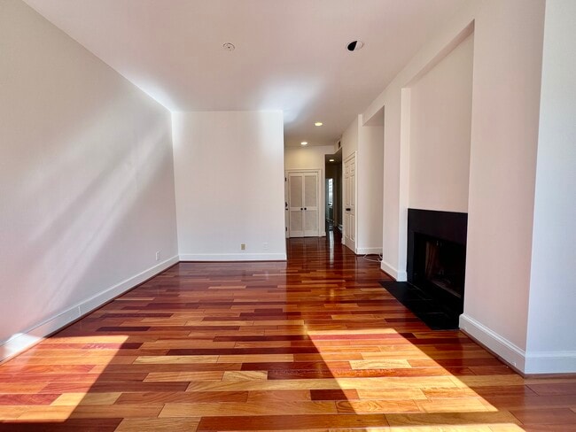 Building Photo - 1413 Hopkins St NW Unit 3 Rental