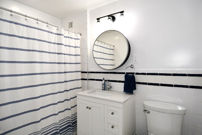 Photo - 5301 Westbard Cir Unidad 221