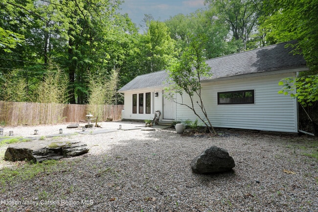 Photo - 10 Fitzsimmons Ln