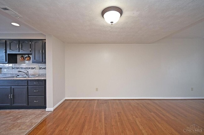 Photo - 985 Woodlyn Dr N