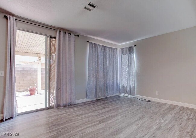 Photo - 270 Fairbrook Dr