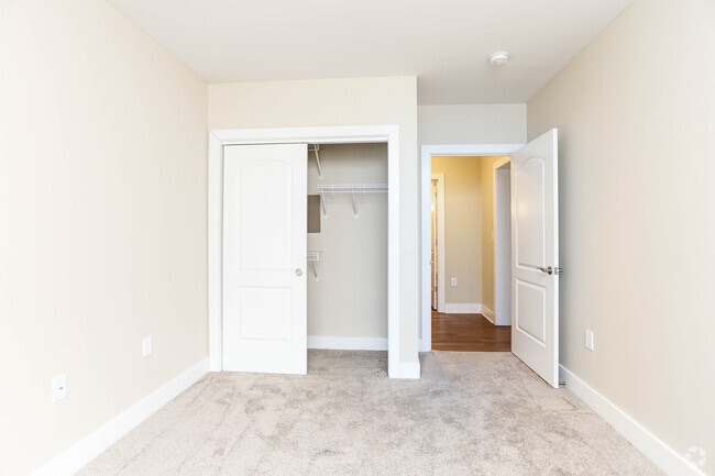 2BR, 2BA - 1,026 SF - The Oxford