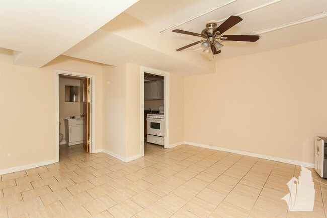 Photo - 2867 N Clark St Apartment Unit 2886-G