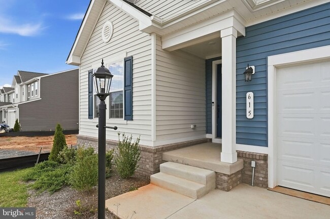 Photo - 615 Clover Ln