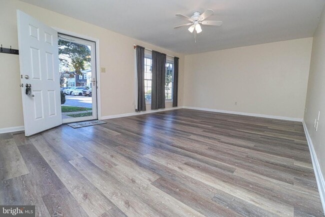 Photo - 1738 Farmington Ct