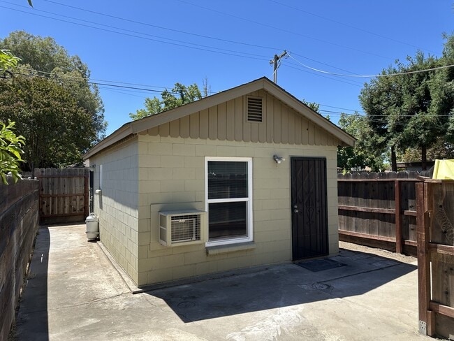 Building Photo - 1324 Del Rey Ave Rental