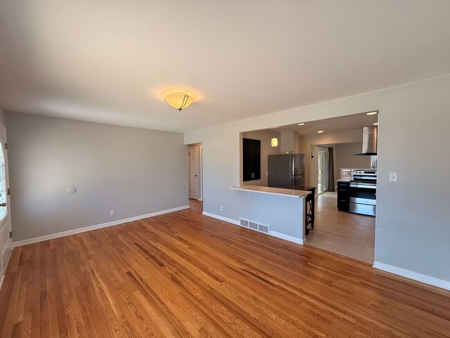 Photo - Spacious Twin Lakes Gem!!!