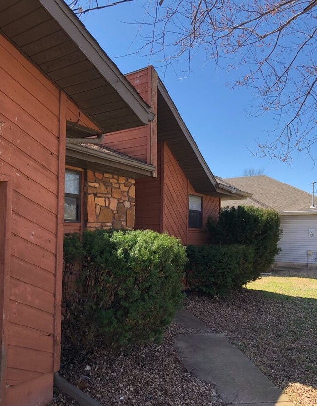 Photo - 2 bedroom, 2 bathroom, 1 car garage duplex