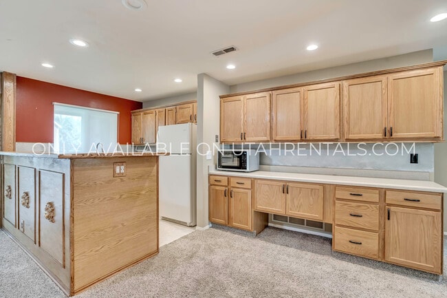 Building Photo - 7755 S Briarsprings Dr Rental
