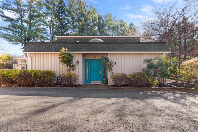 Photo - 2103 Laurel Brook Rd