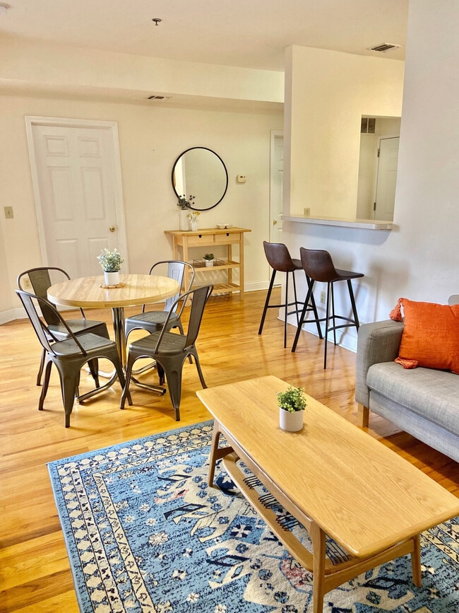 Building Photo - 420 Madison St