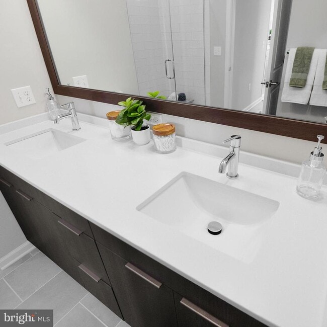 Photo - 439 Coleford Ln