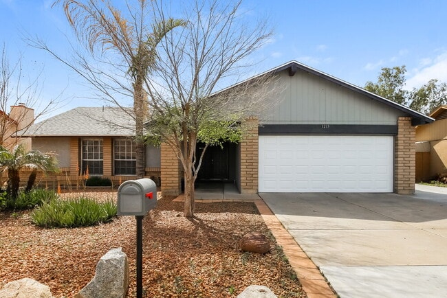 Building Photo - 1213 W Stottler Dr