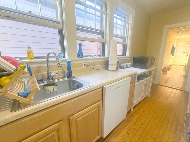 Building Photo - 160 Norfolk St Unit 3 Rental