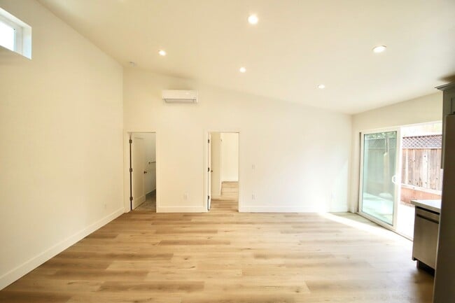 Photo - New Willow Glen Dream Back Cottage