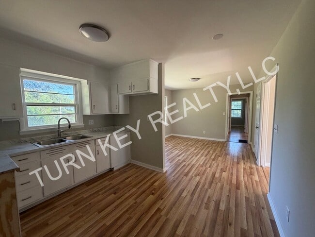 1812 Etowah Cir