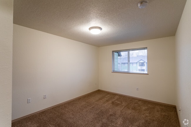 2BR, 1BA - 884 SF