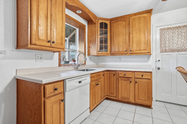 Photo - 350 Broadway Dr