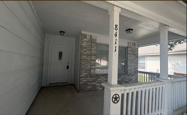 "Charming 3-Bedroom Oasis with 2 Full Baths in Converse, TX