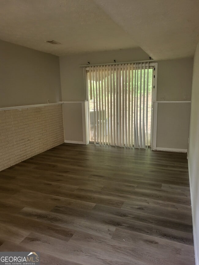 Photo - 1293 Monfort Rd