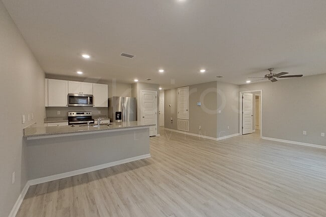 Photo - 373 Monarch Ln