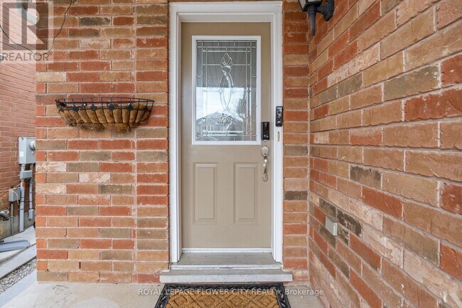 Photo - 3910 Milkwood Crescent