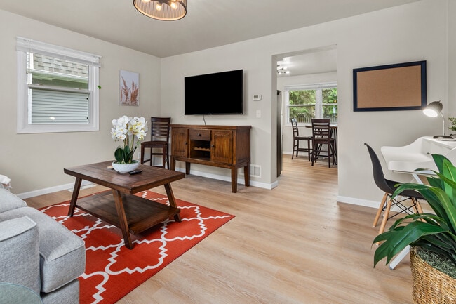 Spacious cozy living space - 2701 N Helen St