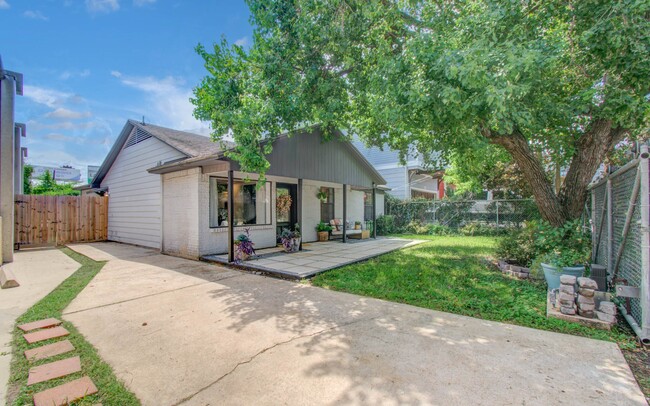 Building Photo - 1612 Bonner E St Rental
