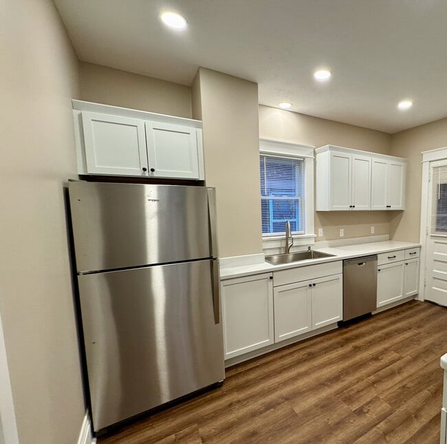 Photo - 1026 W 7th St