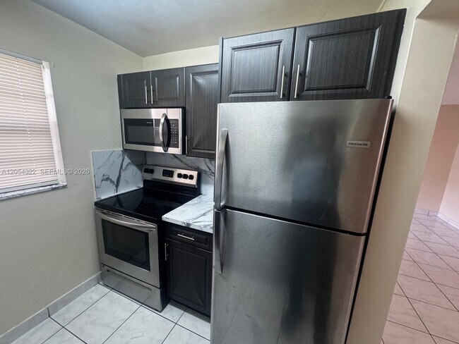 Photo - 1832 Madison St Unit 102