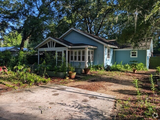 Building Photo - 910 NW 29th Pl Rental