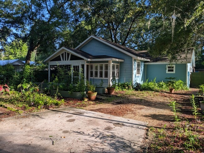 Building Photo - 910 NW 29th Pl Rental