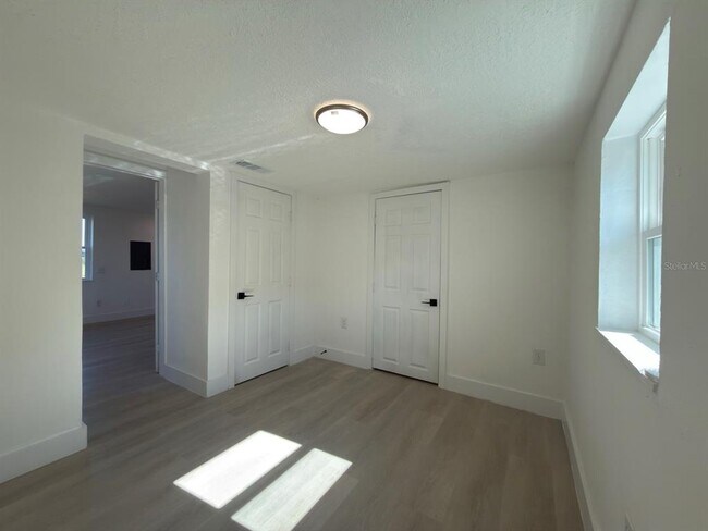 Photo - 401 E Columbus Dr Unit 2