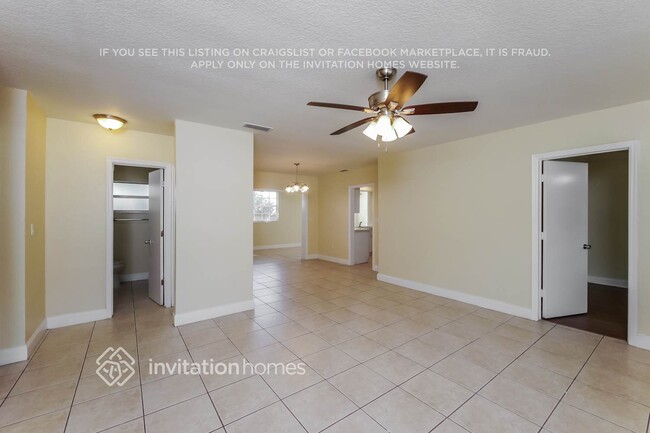 Photo - 7438 Taft St