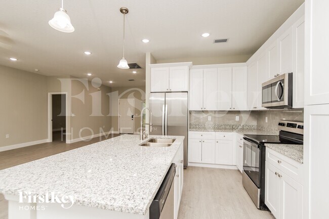 Photo - 124 Lamarque St