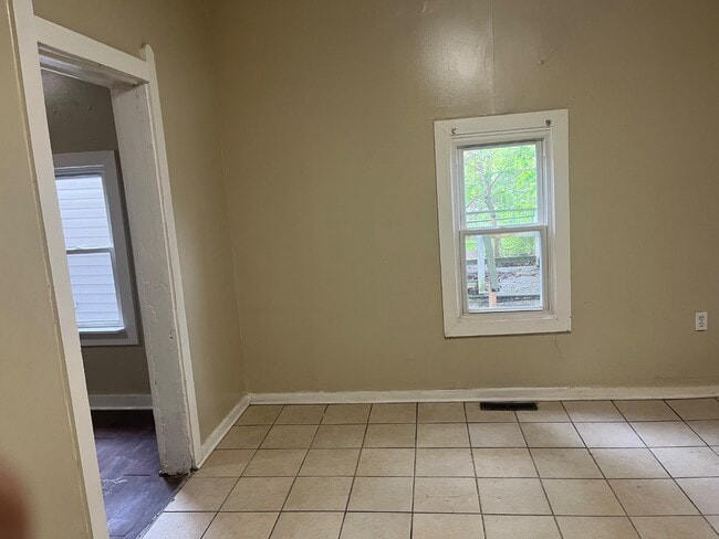 Photo - 328 W 17th St