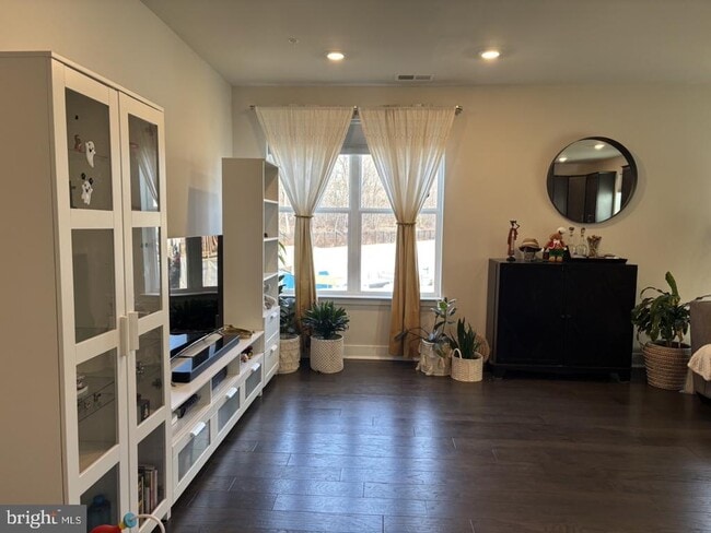 Photo - 983 Skylar Ct.