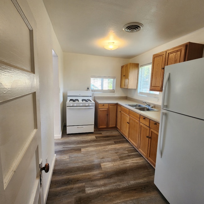 Photo - 635 Elm Ave