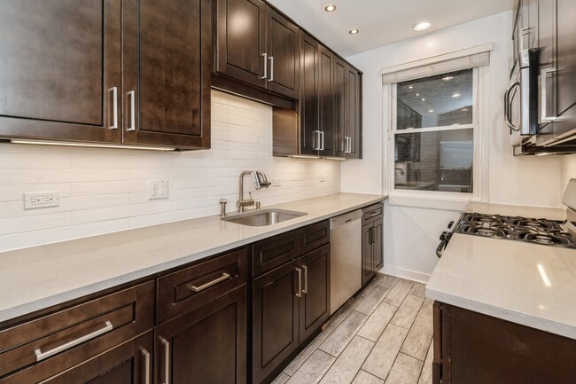 Photo - 1327 W Addison St Unit 2B