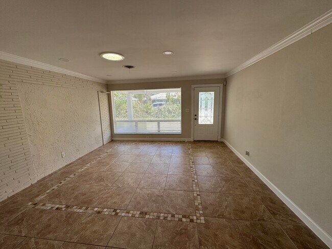 Photo - 349 NE 31st St